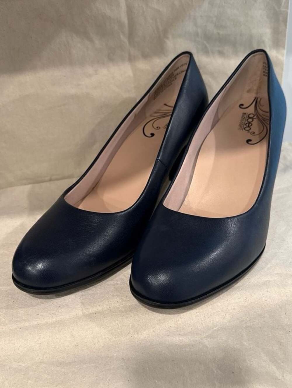 ABEO B.I.O.system Vivienne Navy Leather Pumps NWOB. Size 10 N.